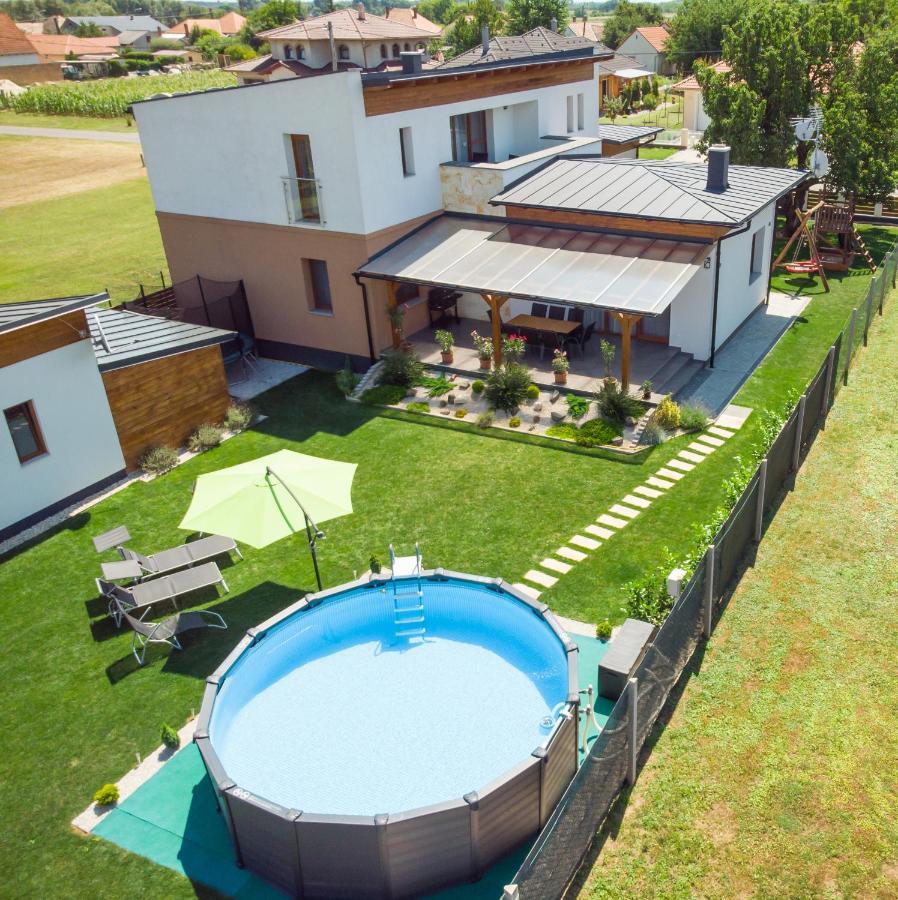 Eszterhaz Villa Balatonkeresztúr Exteriör bild